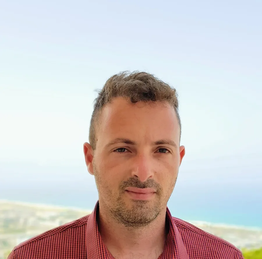 Dr. Yotam Popovits
